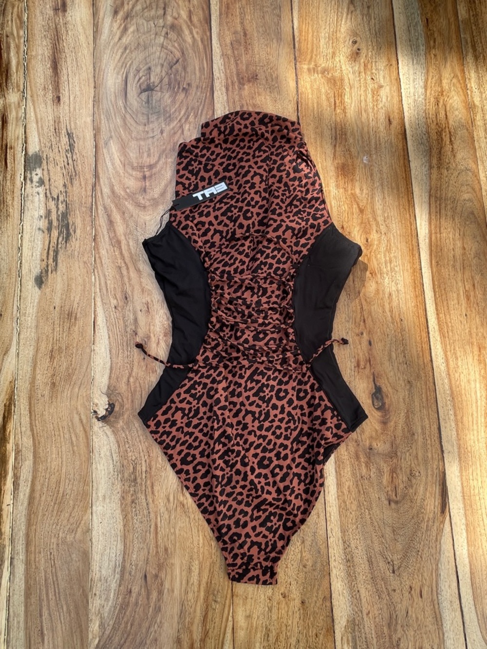Ta3 Sleeveless Surfy Swimsuit in Modern Leopard, Size L, Reg/Long, NWOT - Picture 3 of 5